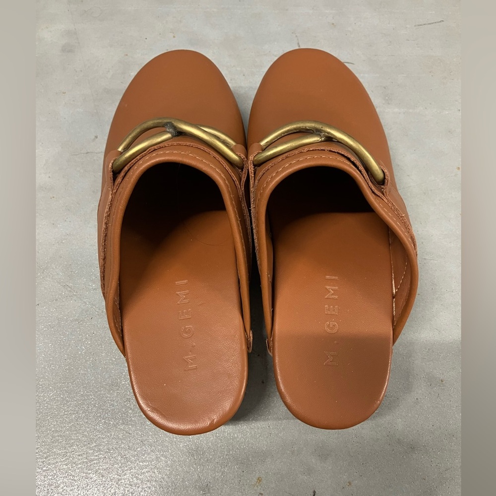 M. Gemi Tan Leather Clogs with Gold Detail - Picture 2 of 6